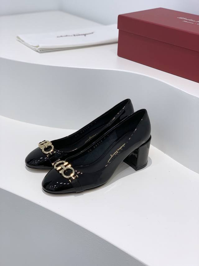 Ferragamo New Round-Toe Horsebit Buckle Chunky Heel Flat Shoes Purchased At Taik