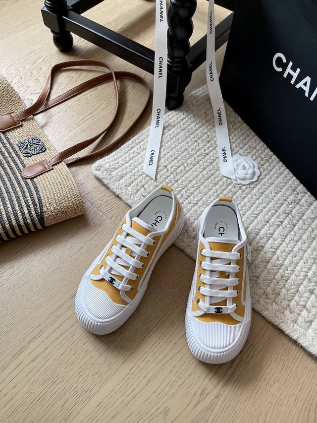 Chanel 25C Early Spring New Arrival Thick-Soled Canvas White Sneakers! Top-Tier