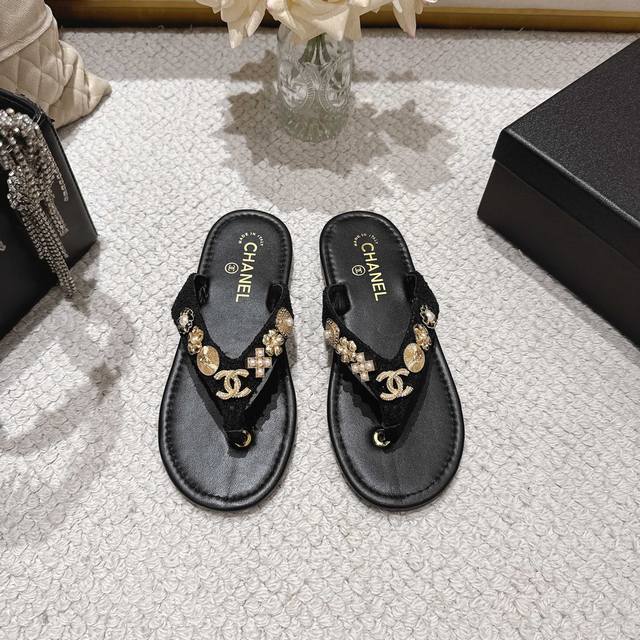 Chanel 2025 Spring/Summer Runway-Inspired Slippers. Fully Authentic 1:1 Replica,