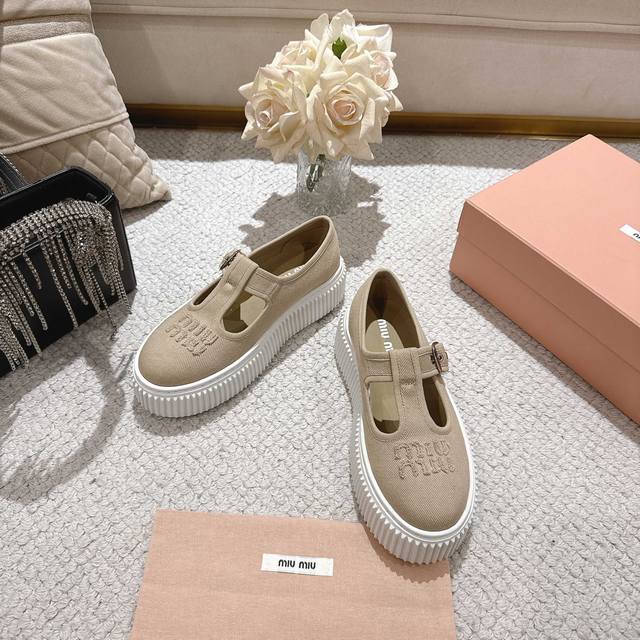 Factory-Direct, Miumiu Spring/Summer Runway Cookie Shoes, Thick-Soled Shoes, Mar
