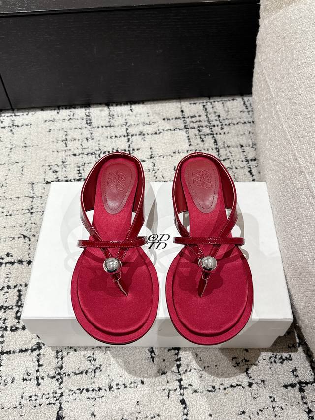 Odtd Streetwear 2025 Spring/Summer New Arrival Small Gold Ball Series Cat Heel T