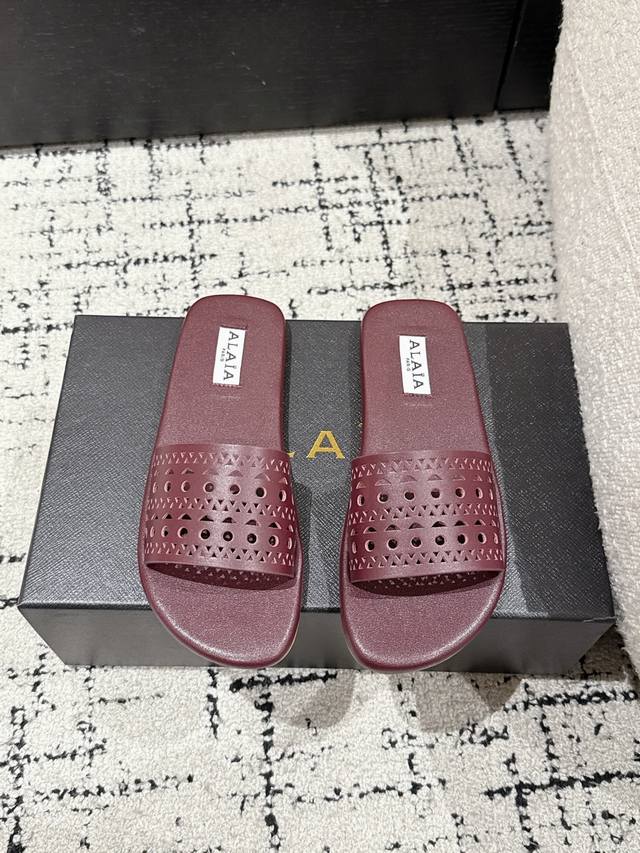 Alaia Alaia 25Ss Spring/Summer New Arrival Perforated Carved Flat Sandals This B