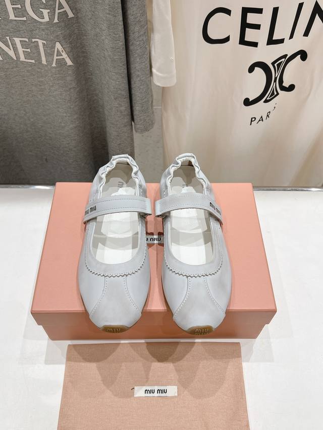 High-End Version, Factory-Direct. Miumiu Miu Miu 25Ss Early Spring Runway New Ar