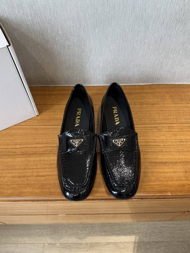 Top-Quality Prada Ss25 New Arrival~ Prada Spring/Summer Collection New Flat Loaf