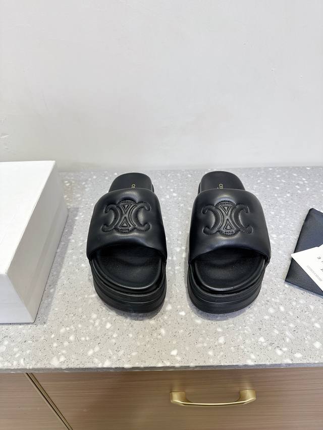 Celine Triumph Arch 25Ss Spring/Summer New Arrival Thick-Soled Flip-Flops Exudes