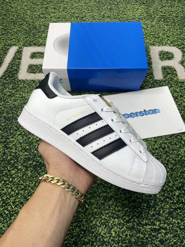 In Stock Classic Versatile Casual Sneakers With A Shell-Shaped Toe, Available In