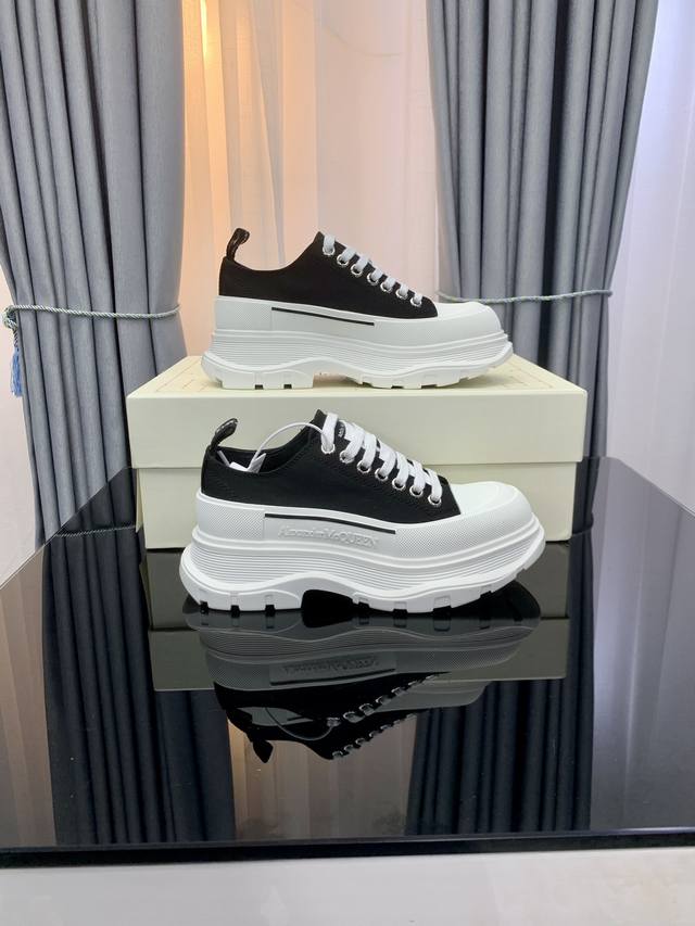 Factory-Made Men's Size 10 Top-Tier Version Mcqueen New Couple's Shoes! A Fashio