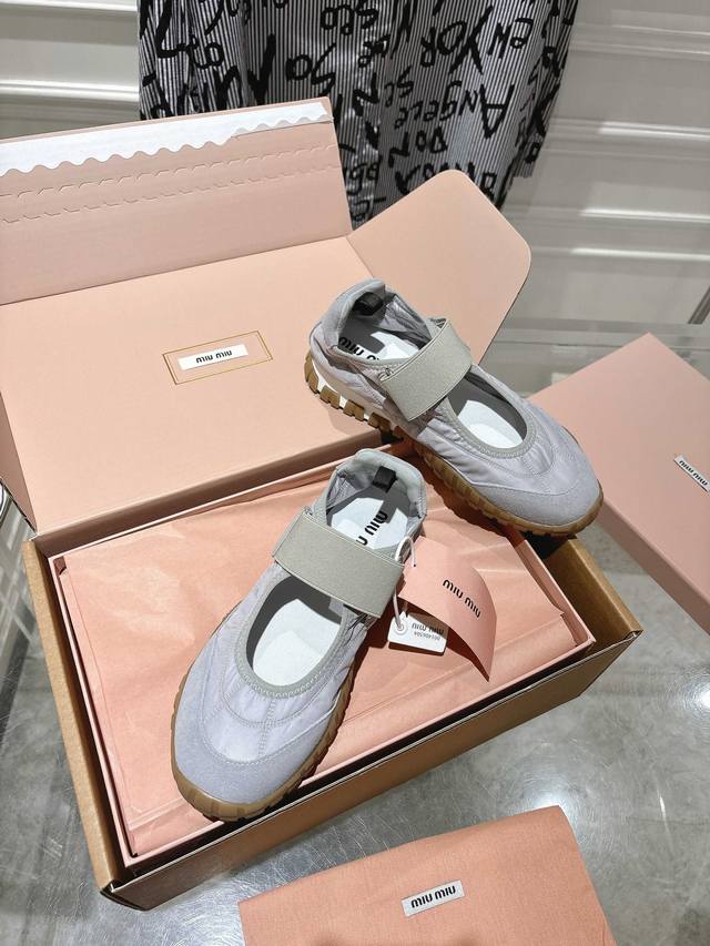New Arrival, Comes With A Dedicated Store Box. Miu Miu 25 New Magic Tape Sneaker