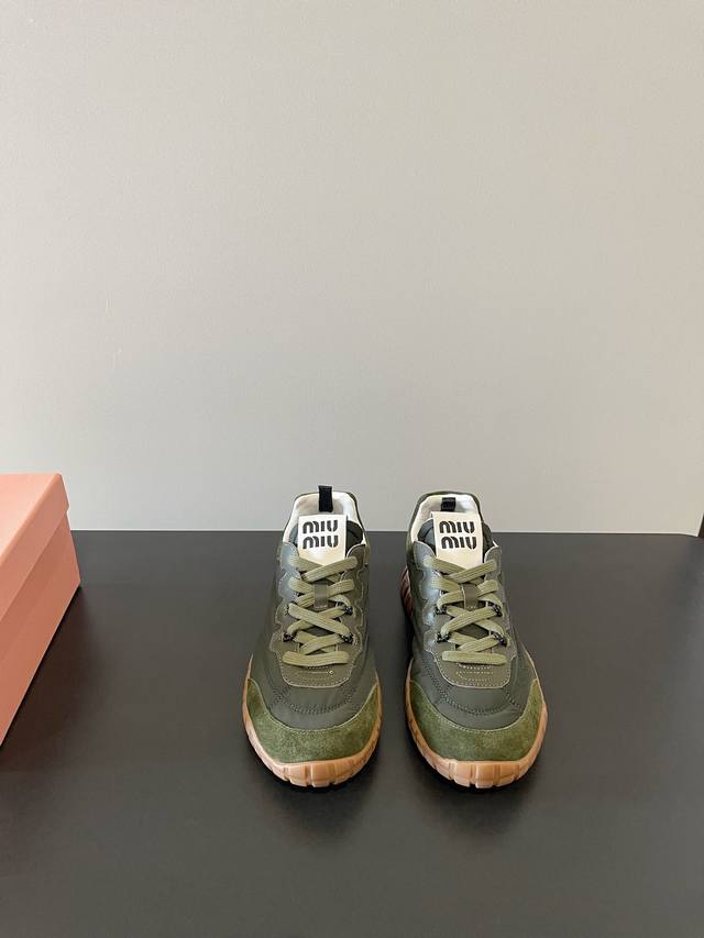 Miumiu's Latest Early Spring European And American Retro Fashion Training Casual