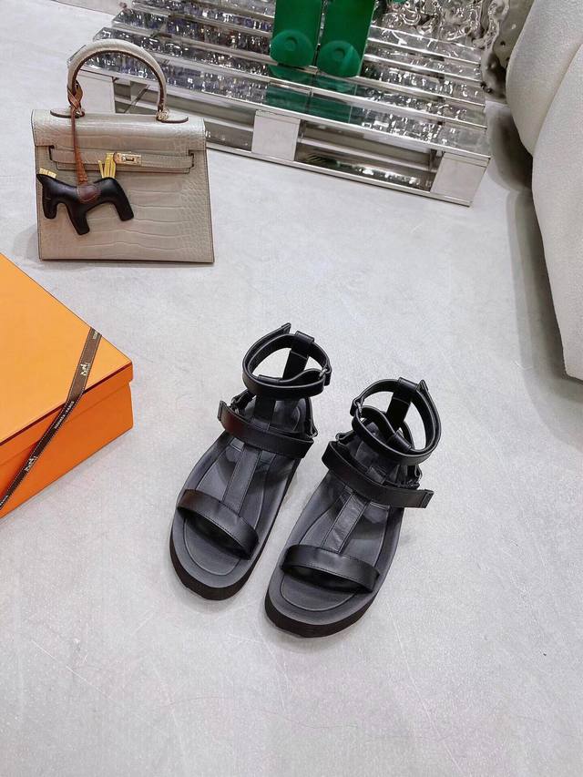 H Home Spring/Summer Runway-Inspired Roman Sandals. New Minimalist And Elegant D