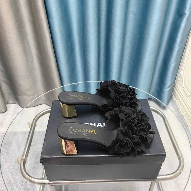 2025 New Chanel-Inspired Floral Slippers, Blending Romance And Luxury. The Large