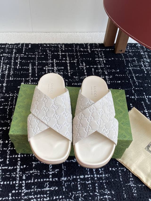 Premium-Grade Gucci Latest Couple's Style Interlocking Double G Thick-Soled Sand