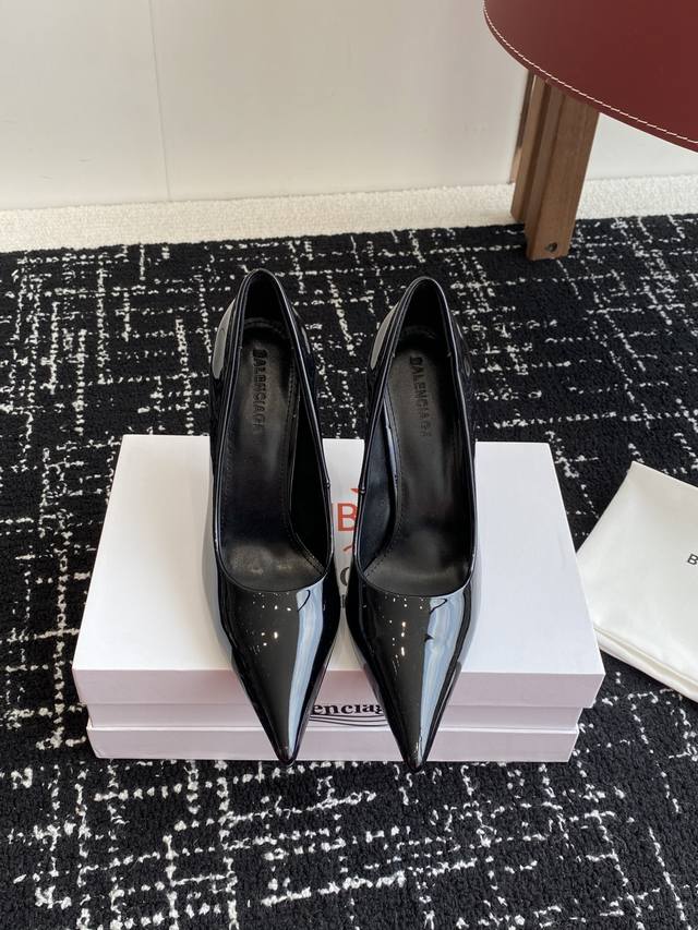 Premium-Quality Balenciaga 25S Spring/Summer New Arrival Double B Buckle Pointed