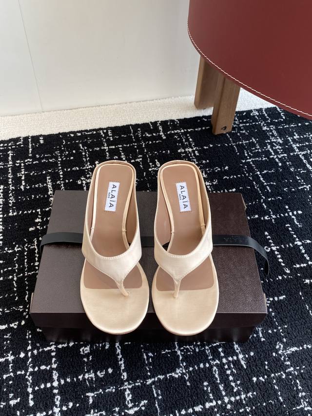 Premium Grade Alaia 25Ss Spring/Summer New Arrival Wedge-Heel Thong Sandals Seri