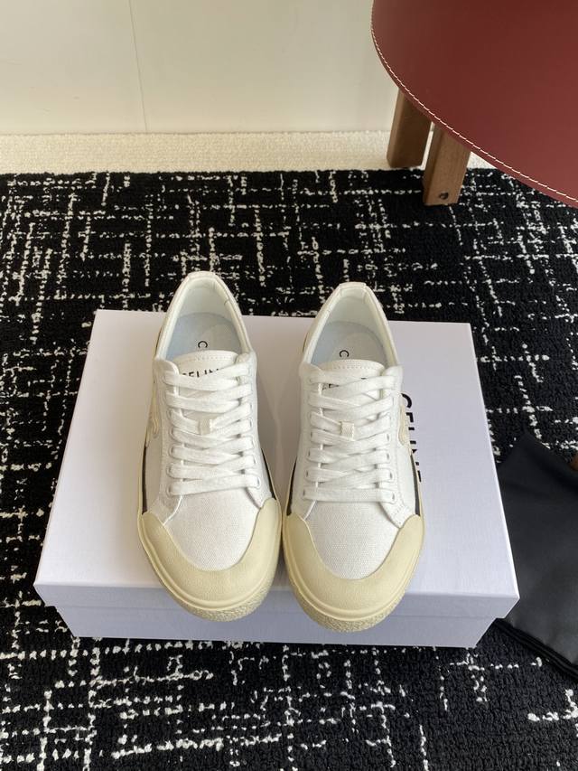 Premium Grade Celine Runner Cr-03 Sports Shoes: The Tongue And Heel Counter Are