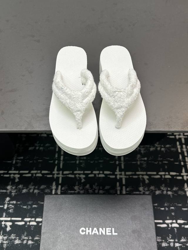 Factory Price Chane* Coco Chanel Double C Early Spring Toe-Post Sandals 35