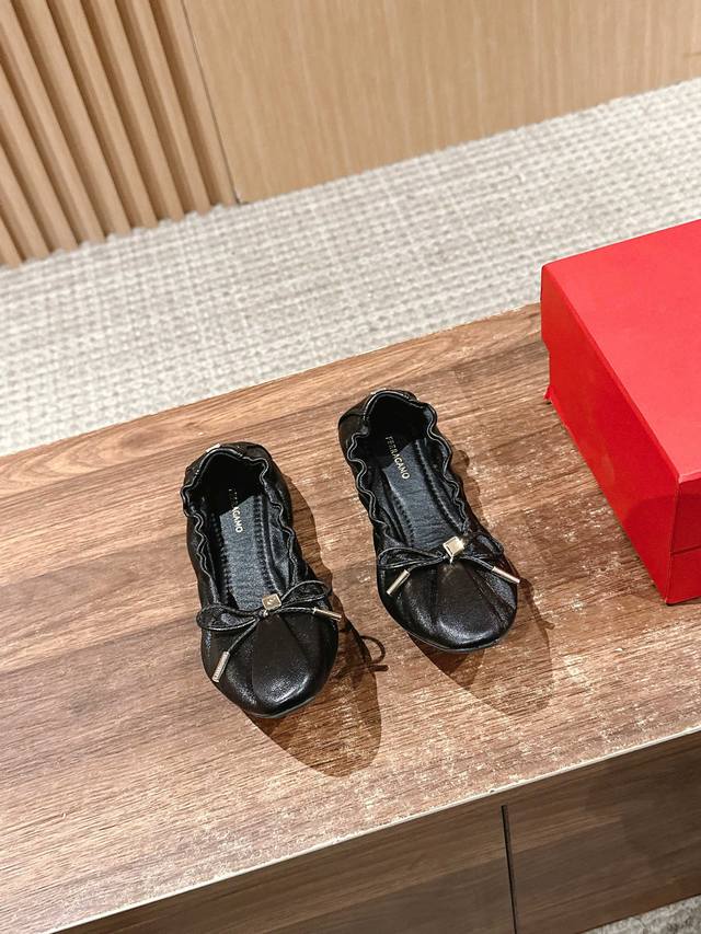 Ferragamo Bow Knot Ballet Flats Ultra-Soft Rolled-Toe Design, Perfect For Shoppi