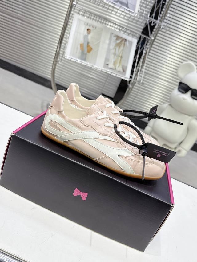 Smilerepublic2025 New Shoe Style Square-Toe Training Shoes. Integrates Elegant C