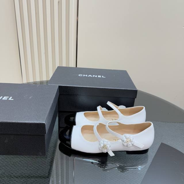 Chanel 25C Runway-Inspired Mary Jane Flats Simple Yet Sweet And Playful! 3D Embr