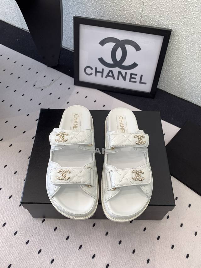 Chanel New Spring Beach Shoes Top-Tier Version, A Simple Yet Versatile Must-Have