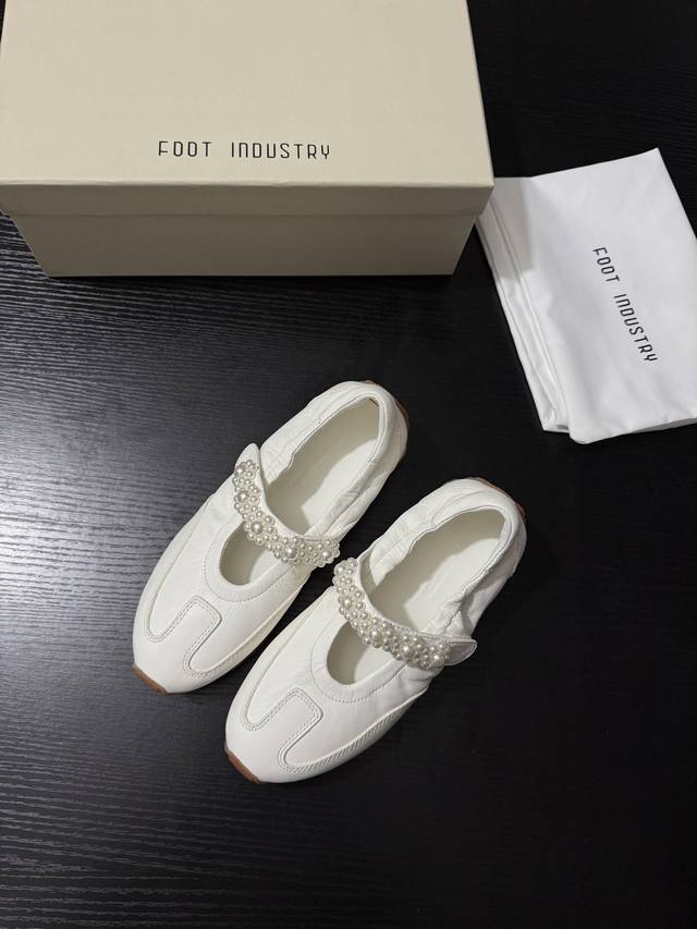 P: Foot Industry New Arrival Ultra-Light Pearl Mary Jane Shoes Seamlessly Blend