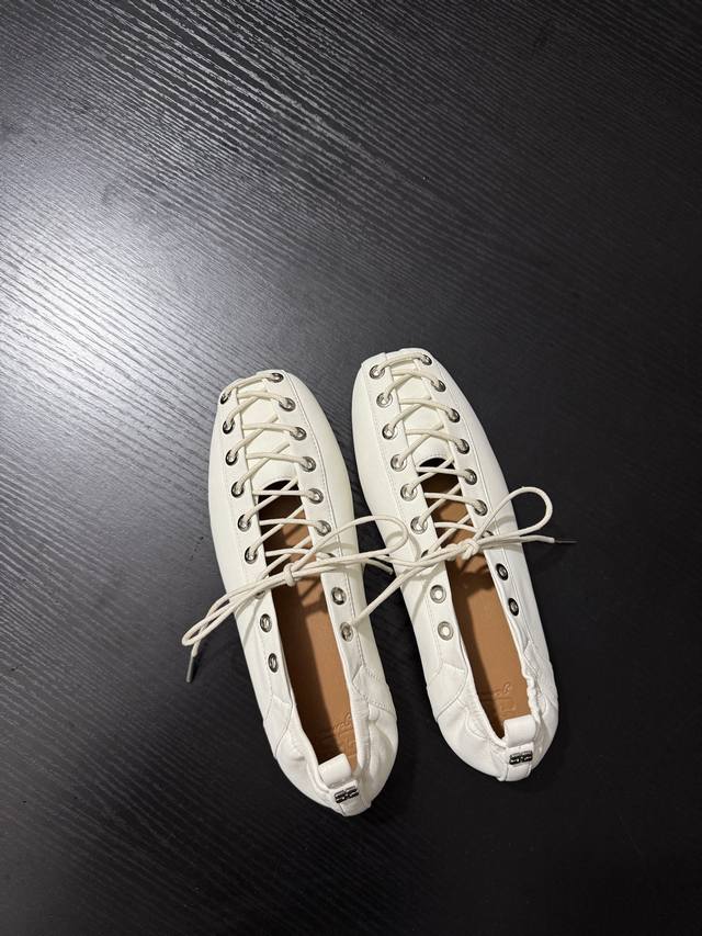 P: Gann* New Arrival Minimalist Shoe Upper Meets A Unique Lace-Up Design. Metal