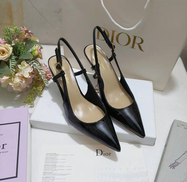 Factory Price, Leather Sole, Rubber 300 Sun Sandals: A New Addition To The Sprin