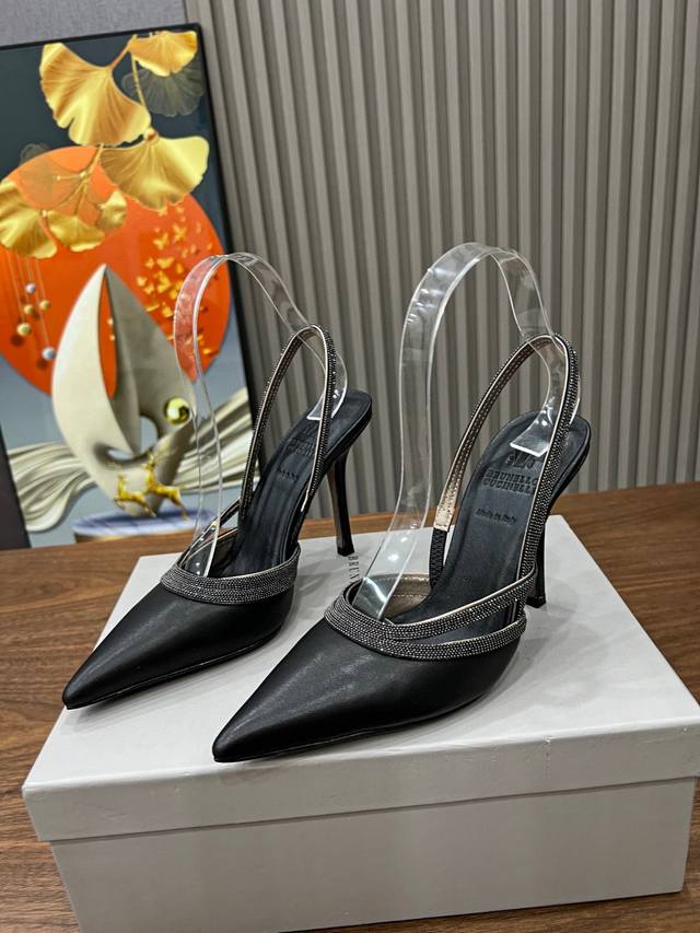 Brunellocucinelli. New Arrivals Of Fashionable High-Heeled Sandals. Material: Im