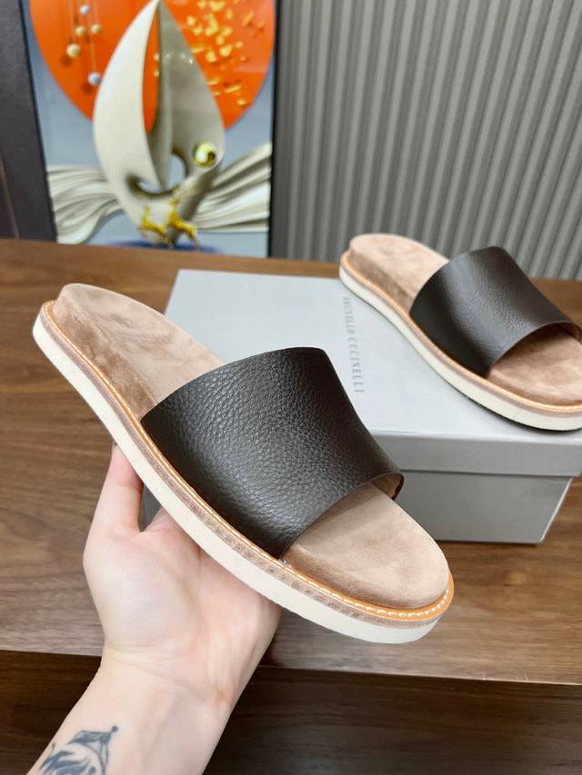 Brunellocucinelli. B C Couple's Style Material: Imported Cowhide. Lining: Import