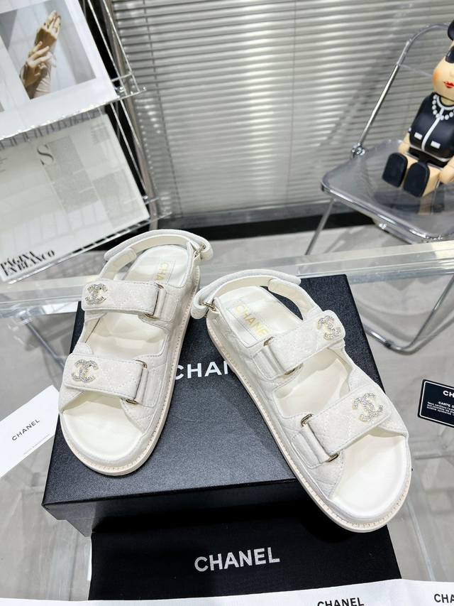 Chanel Spring/Summer Classic! Beach Shoes Are All The Rage Online! Latest Store-