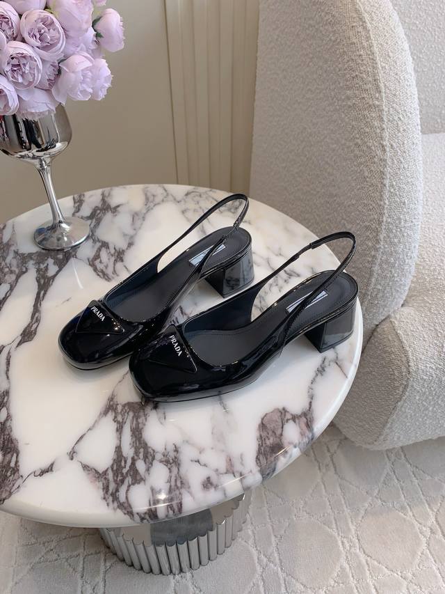 Prada*New Triangle Logo Chunky Heel Shoes Cute And Youthful Classic Triangle Log