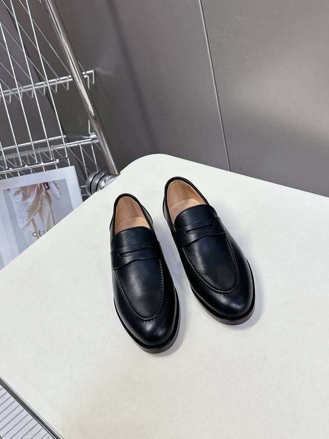 Loropiana Classic High-Gloss Lambskin Loafer Lp Has Always Prioritized Comfort A