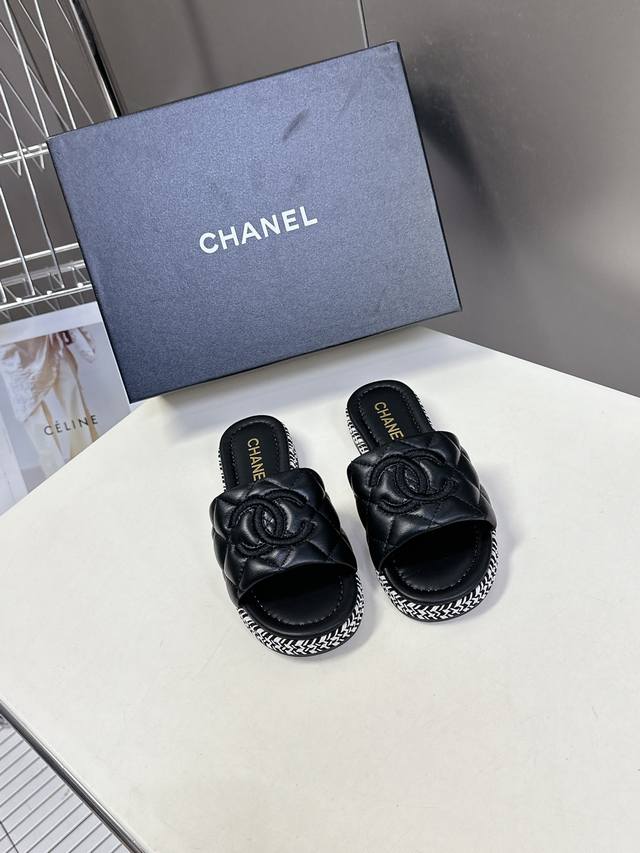 Chanel Chanel Spring/Summer Latest Diamond Pattern Double C Slippers - 100% Auth