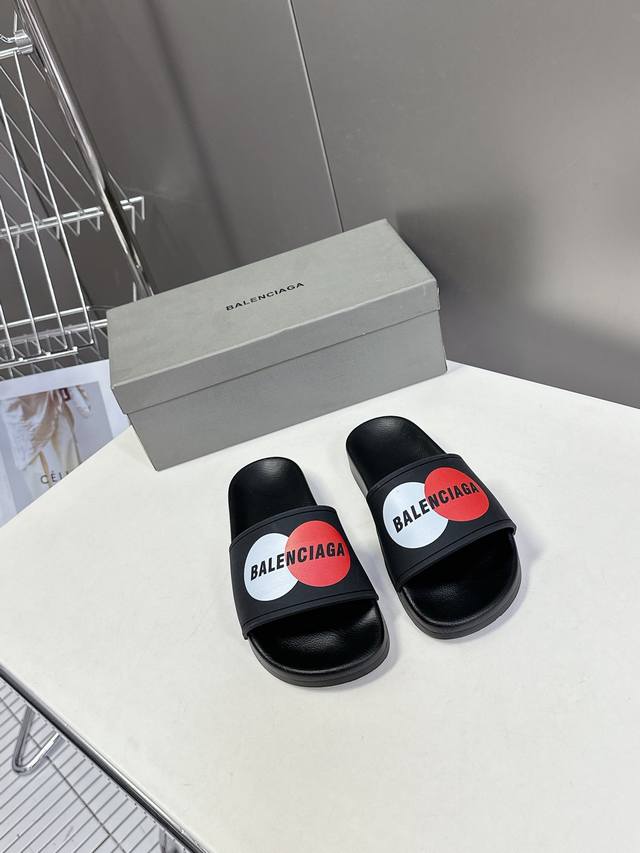 Balenciaga Paris Spring/Summer Latest Couple's Sandals. Shoe Upper With Printed