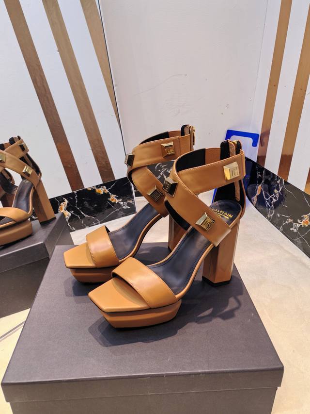 Factory P, * Balmain Fall/Winter 2025 Latest Runway Waterproof Platform Fashion
