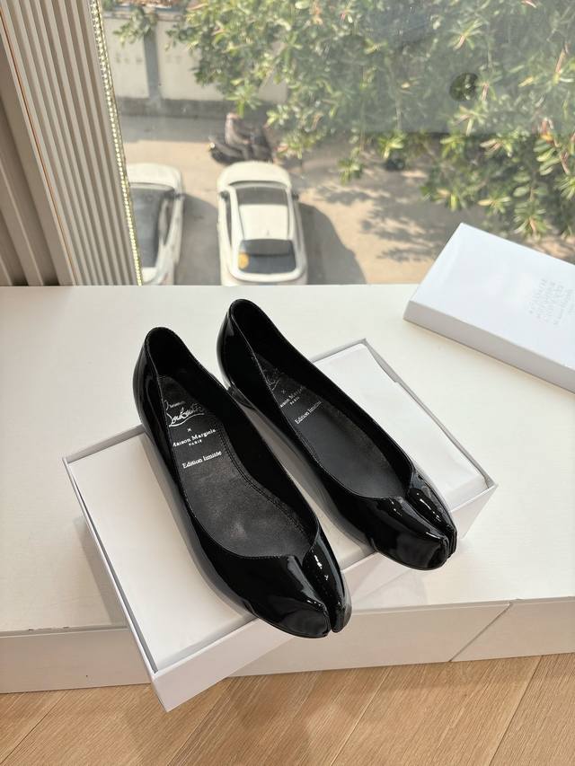 Authentic Magila Packaging G002, Exactly As Shown, Premium-Grade Christian Loubo