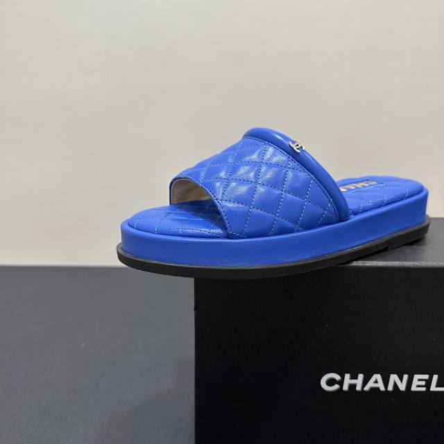 Chanel Chanel Diamond Pattern Thick-Soled Slippers, The Perfect Blend Of Fashion