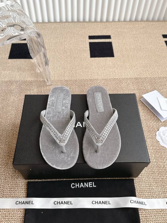 Chanel Pearl-Embellished Thong Sandals Thong Sandals Are A Summer Essential! Sim