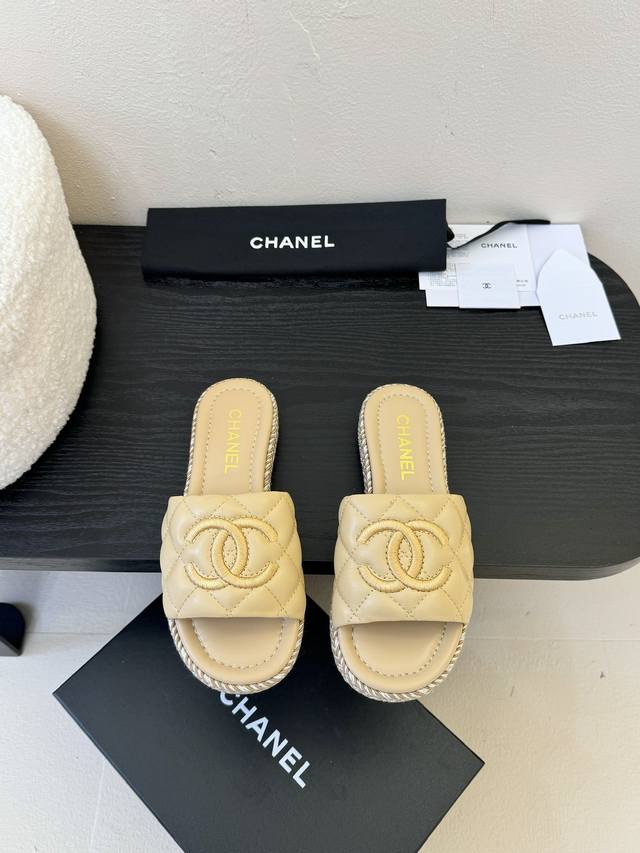 Chanel Early Spring New Arrival Double C Embroidered Flat Thong Sandals Original