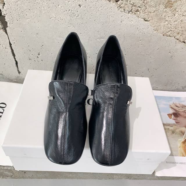 Phoebe Philo 2025 Early Spring New Arrival High-Heel Shoes: Simple Lines And Und