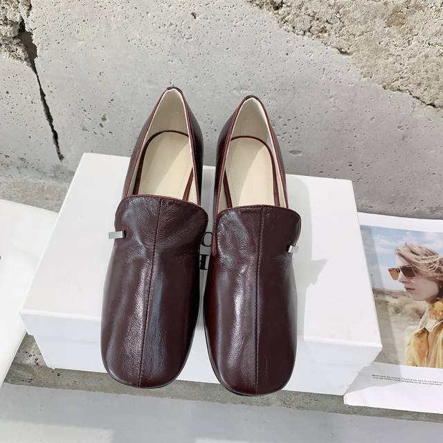Phoebe Philo 2025 Early Spring New Arrival High-Heel Shoes With Simple Lines And
