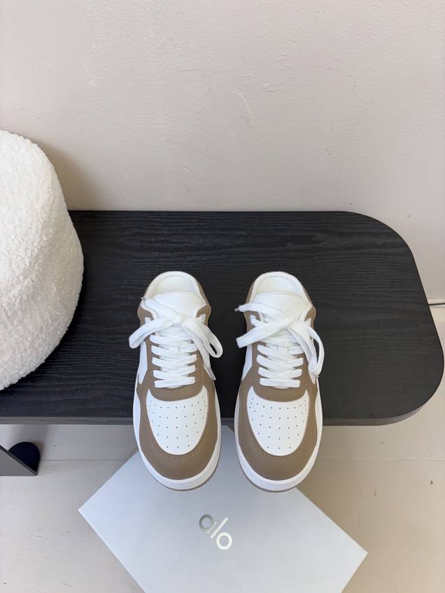 Alo25Ss Spring/Summer New Arrival: Color-Blocked White Sneakers With A Thick Sol