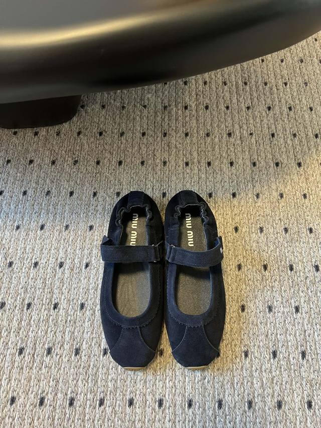 Premium-Quality Miumiu 25Ss Early Spring New Arrival Runway-Inspired Slip-On Mar
