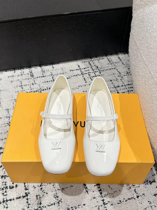 Louis Vuitton 25 Swing Latest Round-Toe Buckle Flat Mary Jane Shoes Simple And E