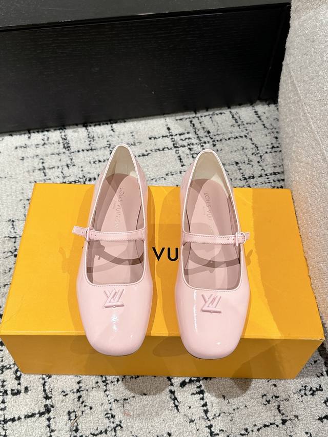 Louis Vuitton 25 Swing Latest Round-Toe Buckle Flat Heel Mary Jane Shoes Simple