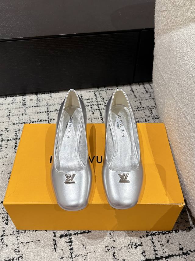 Louis Vuitton 25 Swing Latest 5.5-Inch Chunky Heel Mary Jane Pumps Sleek And Ele