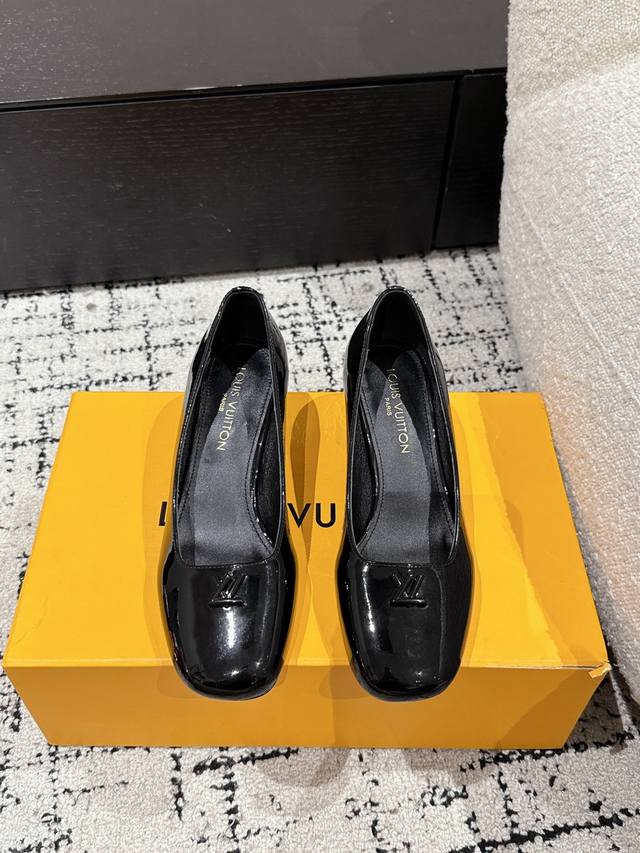 Louis Vuitton 25 Swing Latest 5.5-Inch Chunky Heel Mary Jane Pumps Sleek And Ele