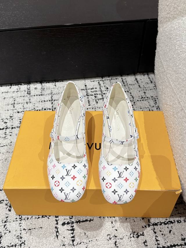 Louis Vuitton 25 Longshang Village Collaboration Swing Latest Round-Toe Buckle 5