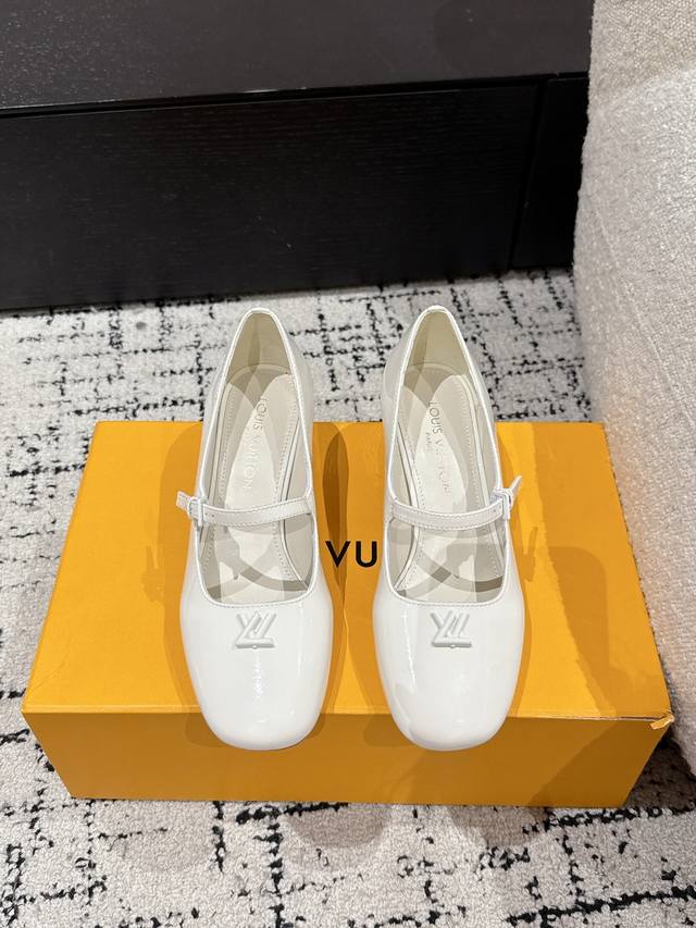 Louis Vuitton 25 Swing Latest Round-Toe Buckle 5.5-Inch Heel Mary Jane Shoes Sle