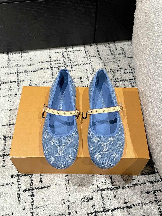 Louis Vuitton 25 Swing Latest Round-Toe Buckle Flat Mary Jane Shoes Simple And E